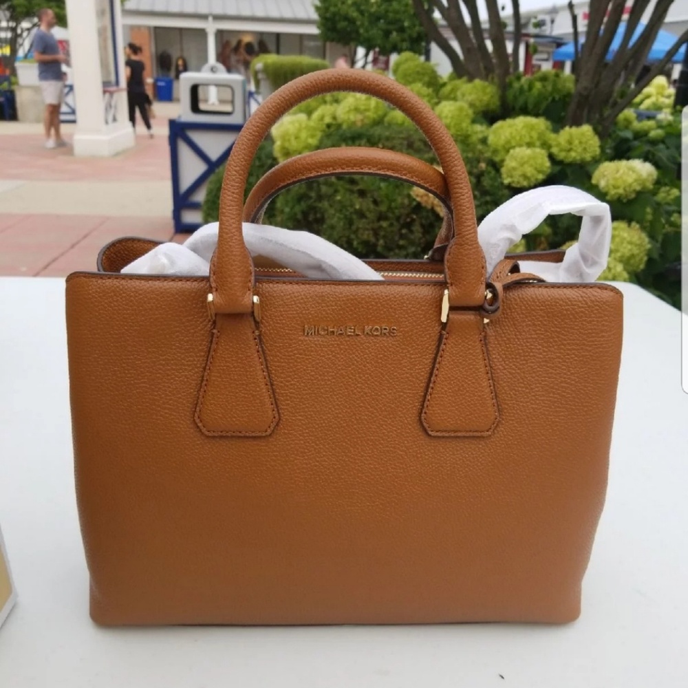 Micheal Kors purse